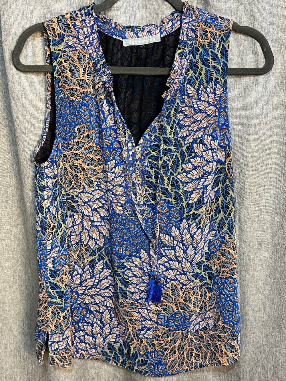 Daniel Rainn Blue & Coral Botanical Fern Smocked Sleeveless Blouse - est Medium